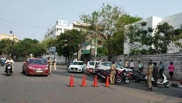పోలీసుల పహారా.. 