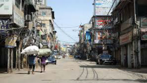 స్నేహితుడితో కలిసి..