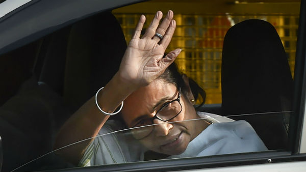 నిపుణులు పొడగించాలంటున్నారు.. : మమతా నిపుణులు పొడగించాలంటున్నారు.. : మమతా