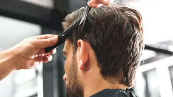 పెరిగిన జుట్టు , గడ్డాలు , మీసాలతో దేవదాసుల్లా మారుతున్న పురుషులు 