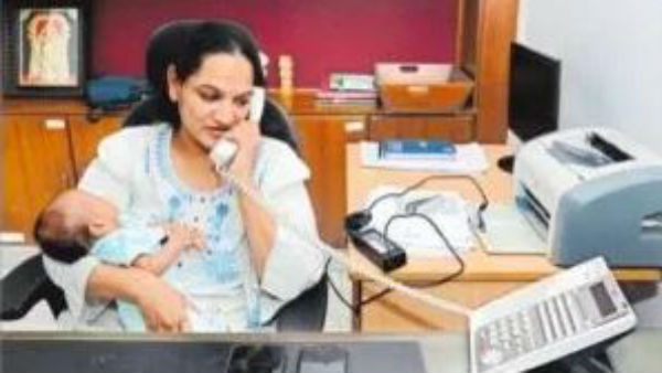 నవజాత శిశువుతో విధుల్లో ఐపీఎస్ అధికారిణి