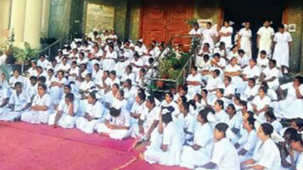 కరోనా విజృంభిస్తున్న వేళ సమ్మె నోటీసులా?