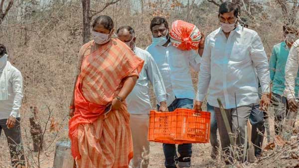 మారుమూల అటవీ ప్రాంతంలో ఉన్న ఆదివాసీలకు, గుత్తికోయలకు అండగా