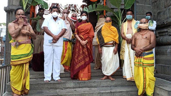 Visakhapatnam: Chandanotsavam performed began at Simhachalam temple Visakhapatnam: Chandanotsavam performed began at Simhachalam temple