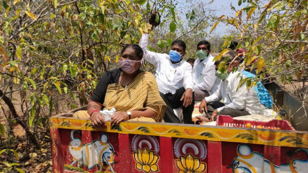 ఏజెన్సీ గ్రామాల ప్రజలకు నిత్యావసర వస్తువులు , కూరగాయలు