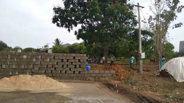 కరోనాలాక్ డౌన్ ప్రభావం ... కంచెలు, కంపలు , గోతులు , రోడ్ బ్లాక్ లు 
