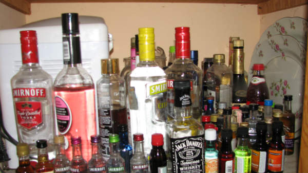  వేసిన సీల్ వేసినట్టే .. ఇబ్బడి ముబ్బడిగా పట్టుబడుతున్న లిక్కర్ ..