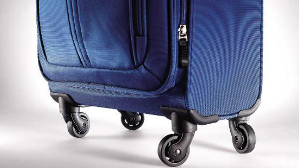 సూట్ కేస్ లో ఫ్రెండ్ ను పెట్టి లాక్ చేసి !