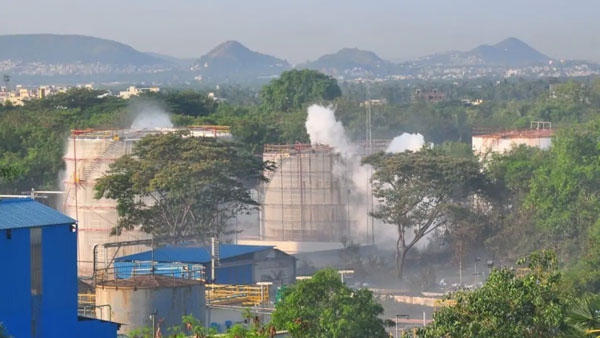 తాళాలు తీస్తేగానీ..