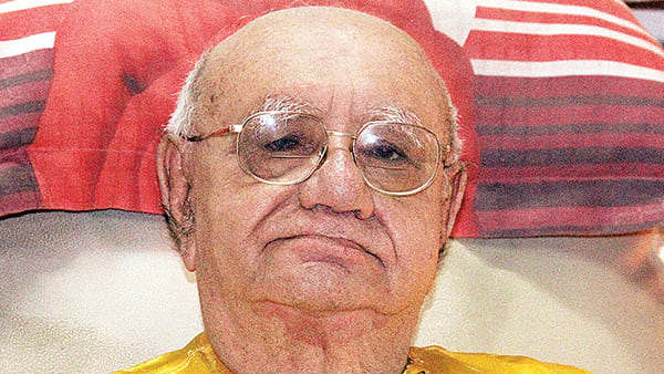 ఆ ఇద్దరు ప్రముఖుల మరణాలను ముందే చెప్పిన బెజన్ దరువాలా ఆ ఇద్దరు ప్రముఖుల మరణాలను ముందే చెప్పిన బెజన్ దరువాలా