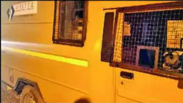 దేవుడా....ఒక గంటకు రూ. 10 లక్షలు వడ్డి ! దేవుడా....ఒక గంటకు రూ. 10 లక్షలు వడ్డి !