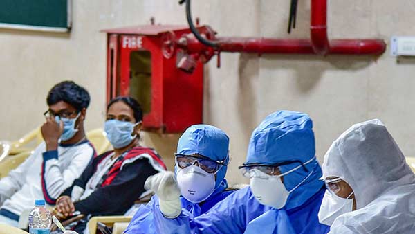 తెలంగాణ కరోనా ప్రమాదఘంటికలు.. కూకట్ పల్లిలో 5 పాజిటీవ్ కేసుల నమోదు.. తెలంగాణ కరోనా ప్రమాదఘంటికలు.. కూకట్ పల్లిలో 5 పాజిటీవ్ కేసుల నమోదు..