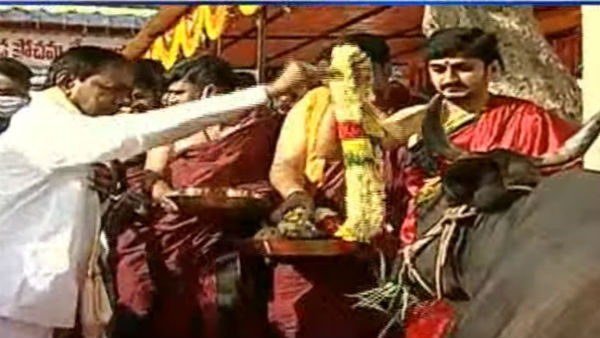  సతీసమేతంగా చండీయాగంలో పాల్గొన్న కేసీఆర్