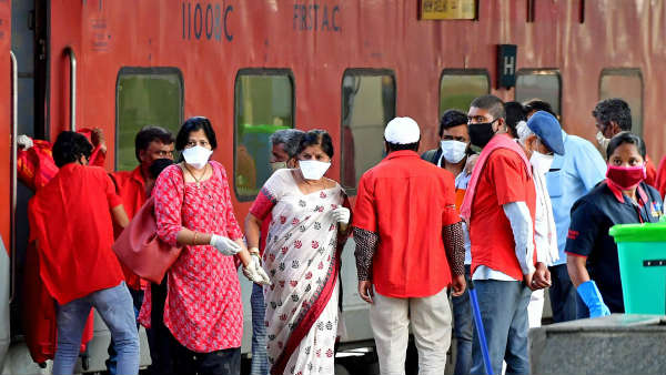  మంత్రులు, అధికారులకు కరోనా రాదా ?