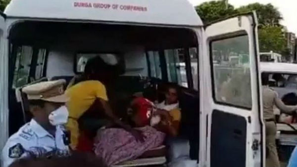 గ్యాస్ లీక్ ప్రభావిత గ్రామాల్లో నెల రోజుల పాటు సేవలు అందించనున్న వైద్య బృందాలు గ్యాస్ లీక్ ప్రభావిత గ్రామాల్లో నెల రోజుల పాటు సేవలు అందించనున్న వైద్య బృందాలు