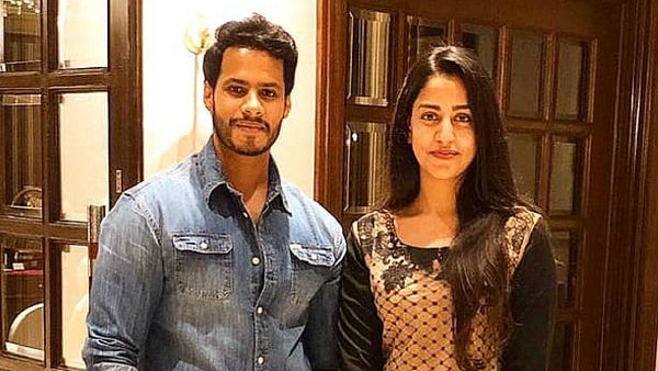 ఎవరికి టోపీ పెడుతున్నారు ! ఎవరికి టోపీ పెడుతున్నారు !