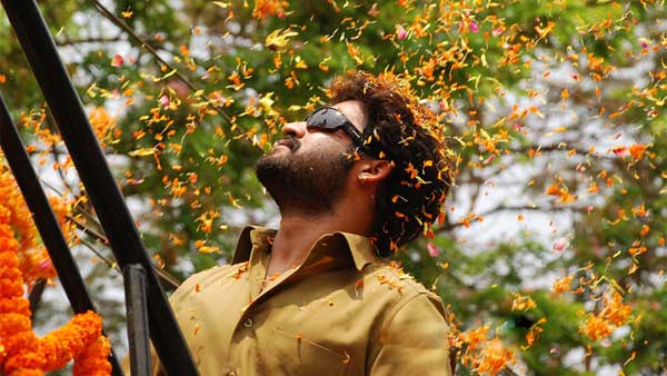 తన తాత పెట్టిన పార్టీకి తానెప్పుడు సిద్దమేనంటూ...