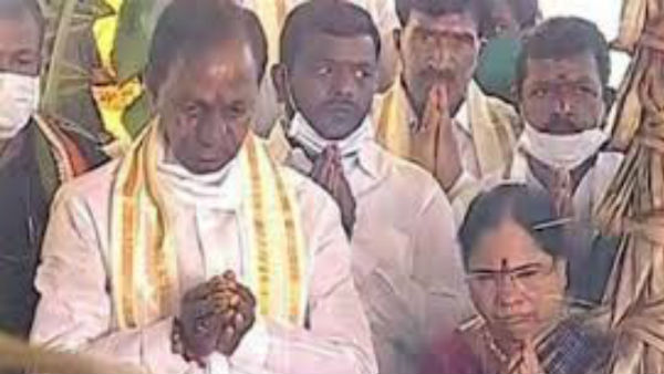 గంగమ్మకు కేసీఆర్ పూజలు .. గోదావరికి హారతి