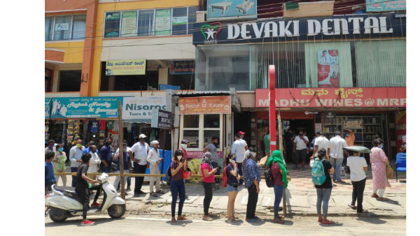 క్యూలైన్లలో మగువలు