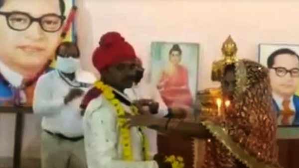  ఫుట్ పాత్ మీద ప్రేమలో పడ్డాడు