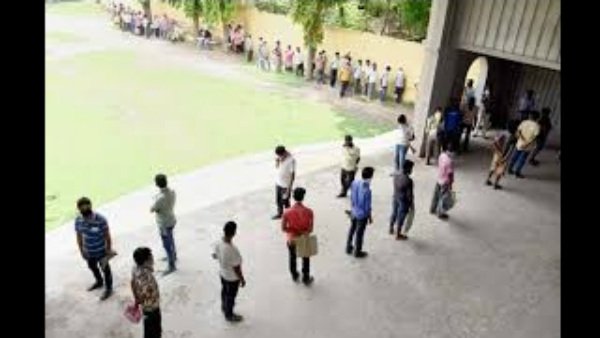 50 మంది, శానిటైజర్, మాస్క్ లు