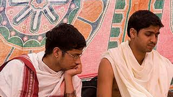 ఏపీ తరహాలో తెలంగాణాలోనూ పేద అర్చకులను ఆదుకోవాలని వినతి