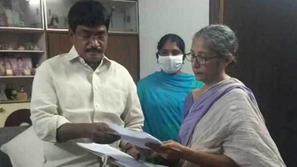 రంగనాయకమ్మకు నోటీసులు 