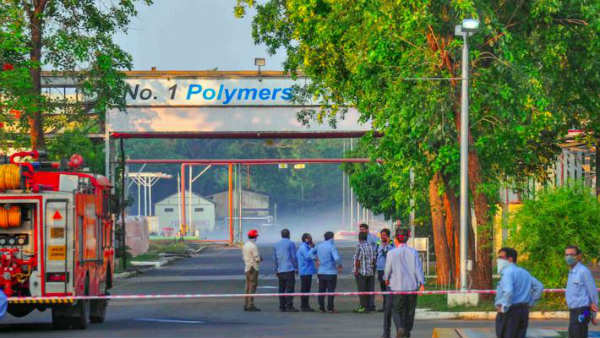 ప్రజలు కావాలో.. ఫ్యాక్టరీ యాజమాన్యం కావాలో.. ప్రజలు కావాలో.. ఫ్యాక్టరీ యాజమాన్యం కావాలో..