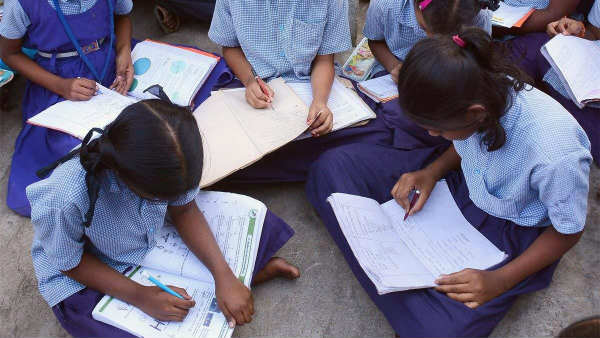  మూడు రోజులే స్కూల్స్ .. మూడు రోజులు ఇంట్లోనే డిజిటల్ క్లాసులు 