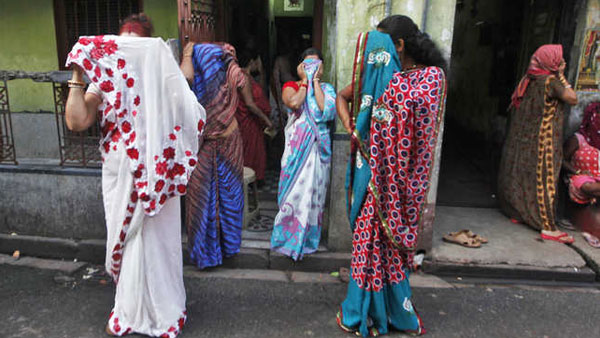 బతకడం కోసం విధిలేని పరిస్థితుల్లో