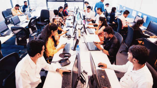 రెడ్ జోన్లలో 33శాతం సిబ్బందితో..