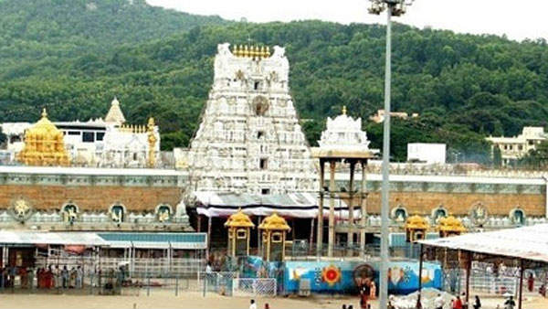  కంపార్ట్‌మెంట్లకు తాళాలే.. 