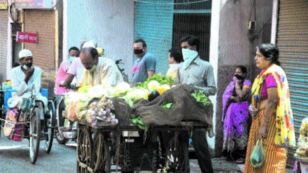 తెలుగు రాష్ట్రాల్లోనూ జాగ్రత్తలు పాటించని కూరగాయల వ్యాపారులు 