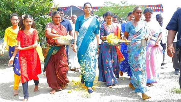 లాక్ డౌన్ పట్టని నేతలు..