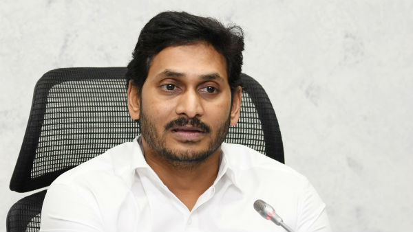 అధికారులతో వీడియో కాన్ఫరెన్స్ .. మద్య నియంత్రణే కర్తవ్యం అన్న సీఎం అధికారులతో వీడియో కాన్ఫరెన్స్ .. మద్య నియంత్రణే కర్తవ్యం అన్న సీఎం