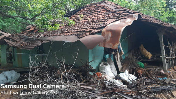 తుఫాను బీభత్సానికి ఇద్దరు మృతి