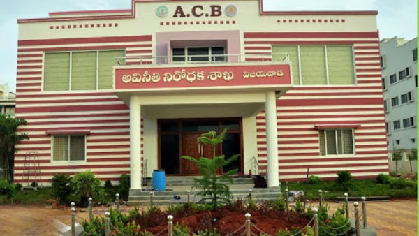 విజిలెన్స్ నివేదిక ఆధారంగా రంగంలోకి దిగిన ఏసీబీ ..40 మంది పాత్ర ఉన్నట్టు గుర్తింపు విజిలెన్స్ నివేదిక ఆధారంగా రంగంలోకి దిగిన ఏసీబీ ..40 మంది పాత్ర ఉన్నట్టు గుర్తింపు