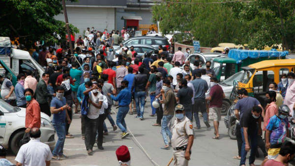  మాస్కు లేదు.. సామాజిక దూరం లేదు.. పెరిగిన కరోనా కేసులకు కారణం అదే అంటున్న నిపుణులు.. 