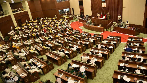 రచ్చతో నిరాధిక వాయిదా పడిన సభ