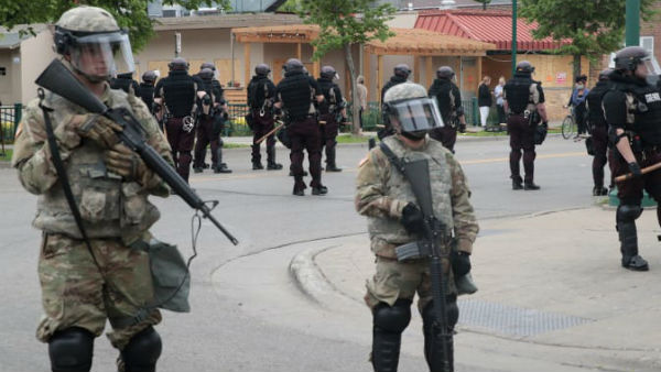 వైట్‌హౌస్ వద్ద మిన్నంటిన నిరసనలు