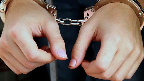 డెలివరీ బాయ్ ని ఓదార్చి, వాటేసుకున్న దొంగ.. కరాచీలో చోటుచేసుకున్న విచిత్ర ఘటన.. 