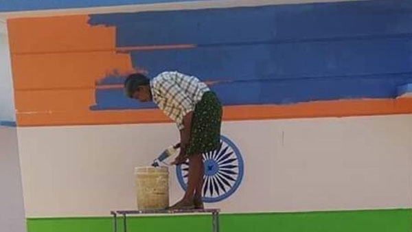 ఆ రెండు రంగులు వేసేలా..