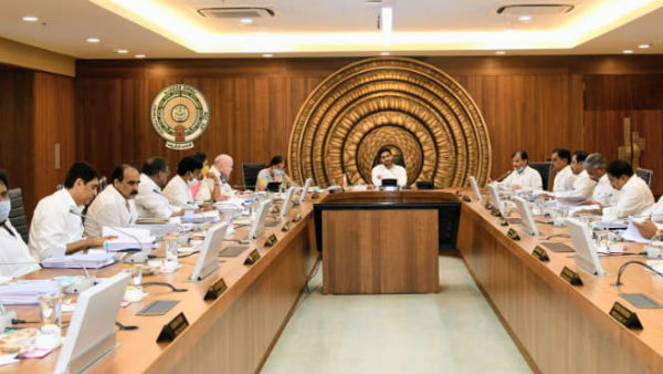 మంత్రి వర్గ భేటీలో ఏసి సీఎం ఆసక్తికర వ్యాఖ్యలు.. విస్మయాన్ని వ్యక్తం చేసిన మంత్రులు.. 