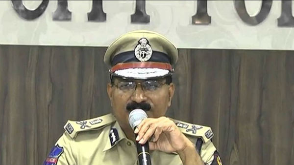 కరోనా ప్రభావిత ప్రాంతాలోనూ విధులు.. కరోనా ప్రభావిత ప్రాంతాలోనూ విధులు..
