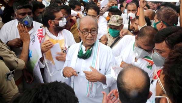 సైకిల్ ఎక్కిన టాప్ లీడర్