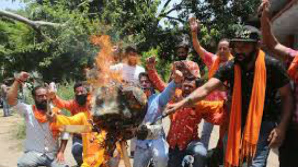 వారణాశిలోనూ విశాల్ భారత్ సంస్థాన్ సంస్థ ఆధ్వర్యంలో నిరసన వారణాశిలోనూ విశాల్ భారత్ సంస్థాన్ సంస్థ ఆధ్వర్యంలో నిరసన