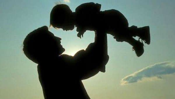 నాన్నలను అనాధలుగా ఆశ్రమాలకు పంపుతున్న పిల్లలు 