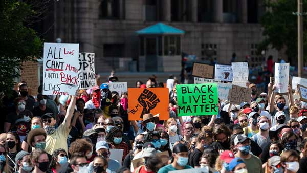 జాత్యహంకారం చూపిన అమెరికా.. జాత్యహంకారం చూపిన అమెరికా..