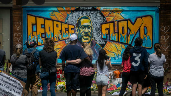 జాత్యహంకారానికి అద్దంపట్టేలా