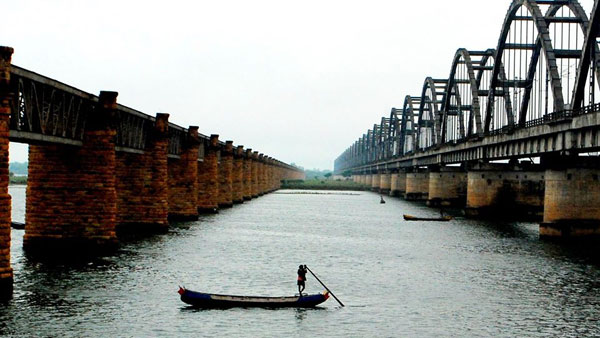 గోదావరిలో నీళ్లు వచ్చాకే... గోదావరిలో నీళ్లు వచ్చాకే...